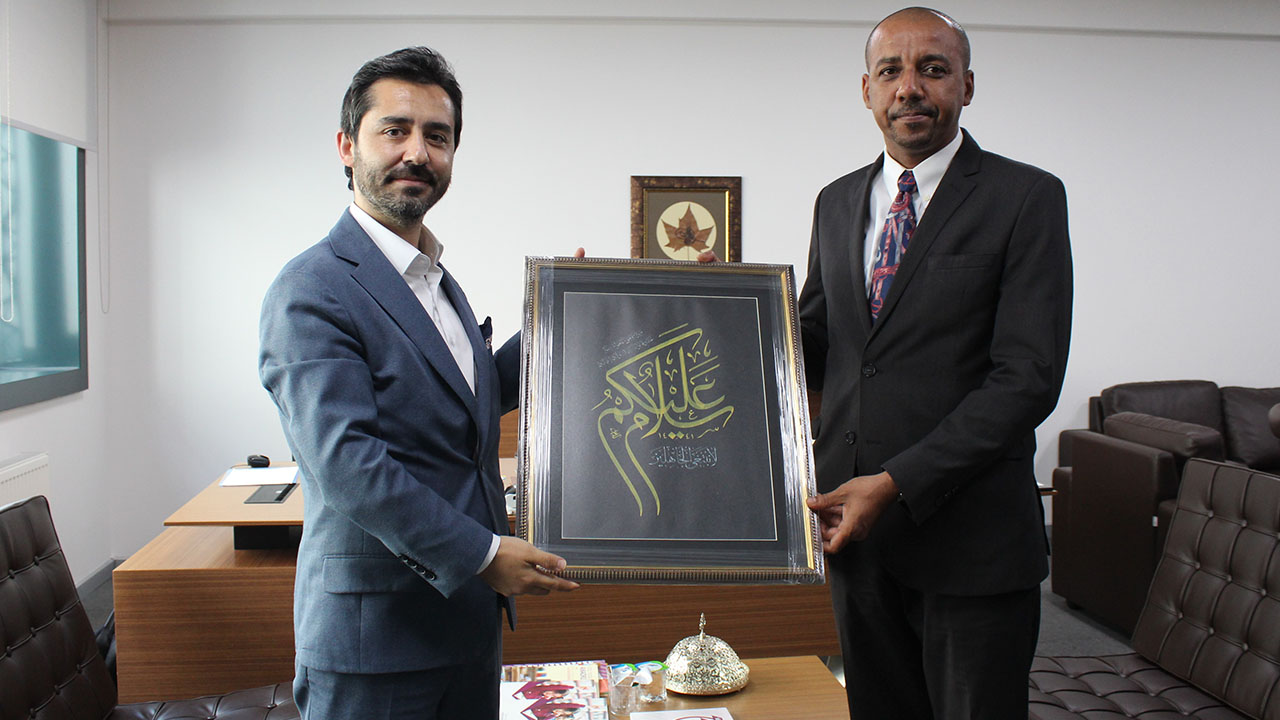 Tanzanyalı Bakanlar Yenidoğu Okulları'nda
