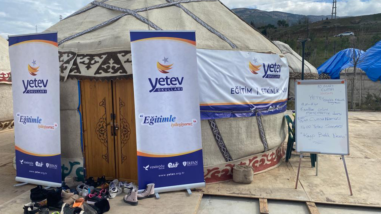 YETEV Okulları Öğretmenleri Deprem Bölgesinde Yaraları Sarıyor